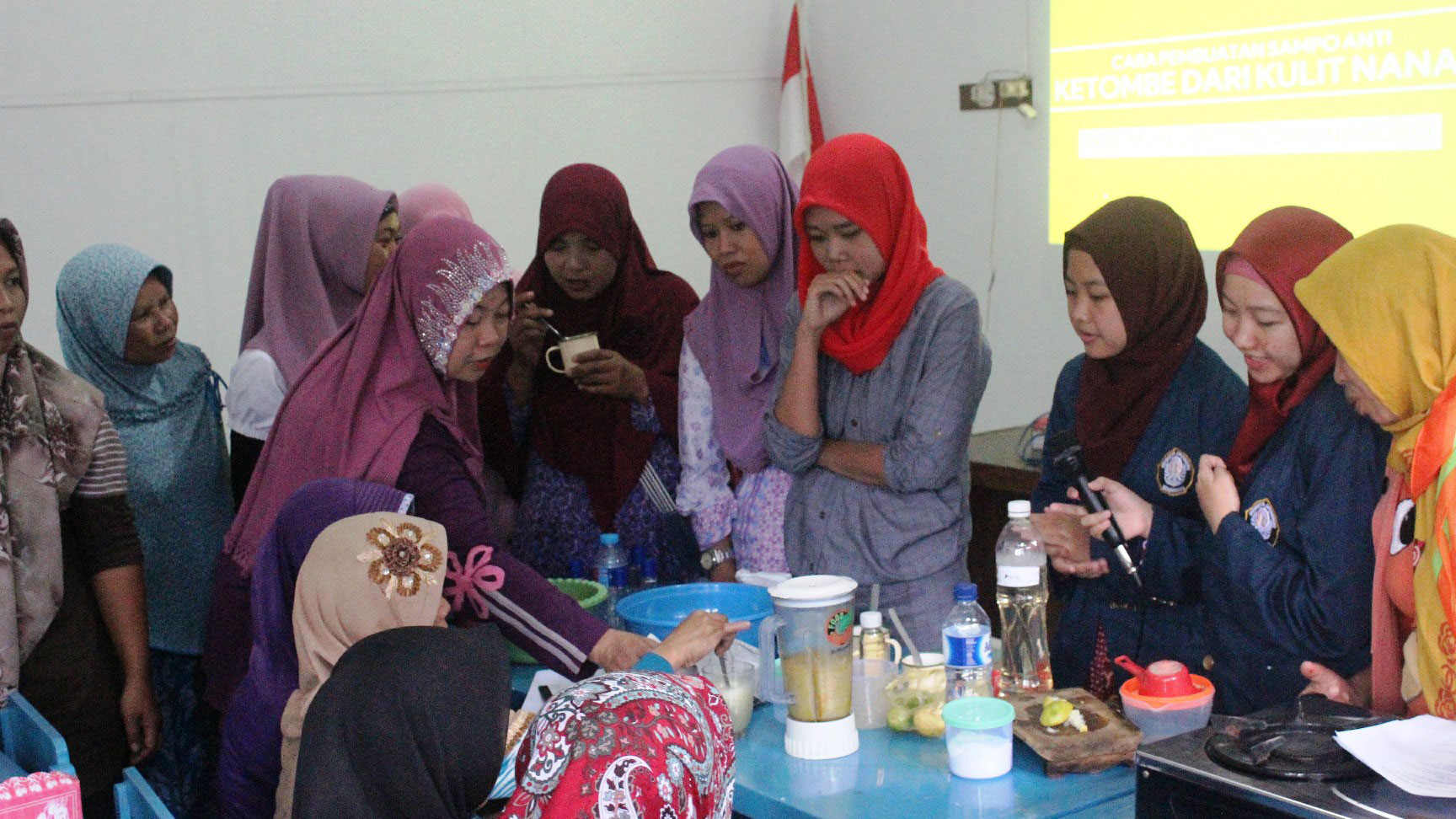 Limbah-kulit-nanas-jadi-sampo