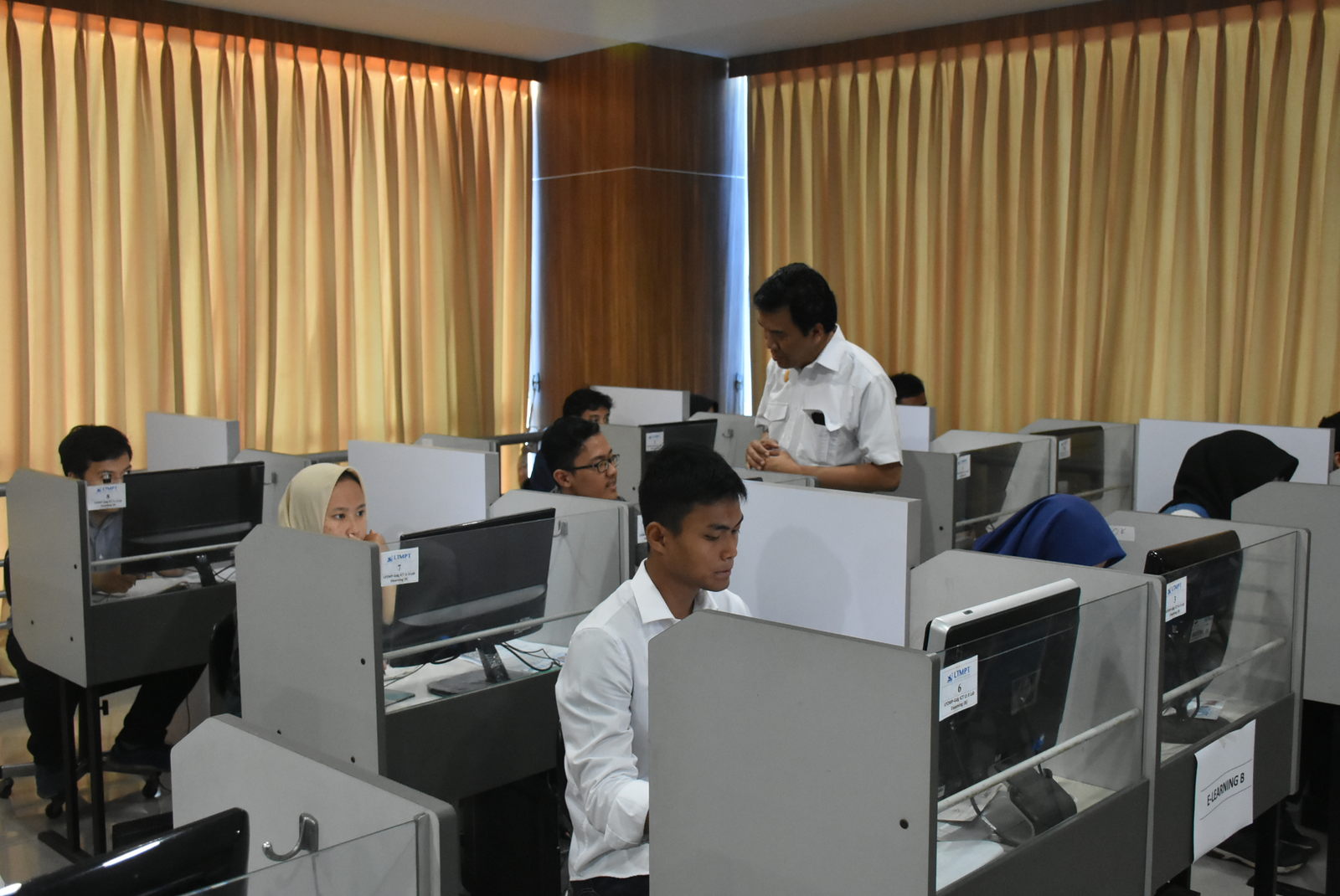 CBT in UNDIP: Participants are prohibited from carrying cellphones in the Test Room