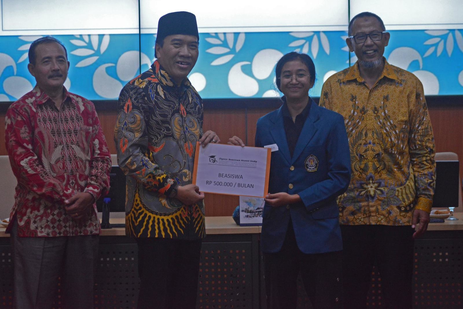 90 Mahasiswa Undip Terima Beasiswa Alumni Undip - Universitas Diponegoro