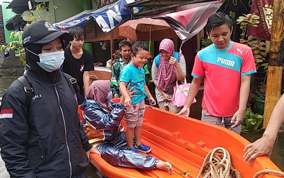 D-DART LPPM Undip Bantu Korban Banjir di Kota Semarang