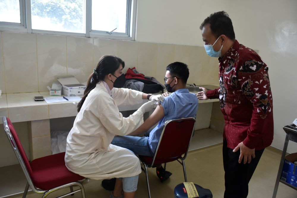 600 People Got Booster Vaccine at the UNDIP Booster Vaccination Center