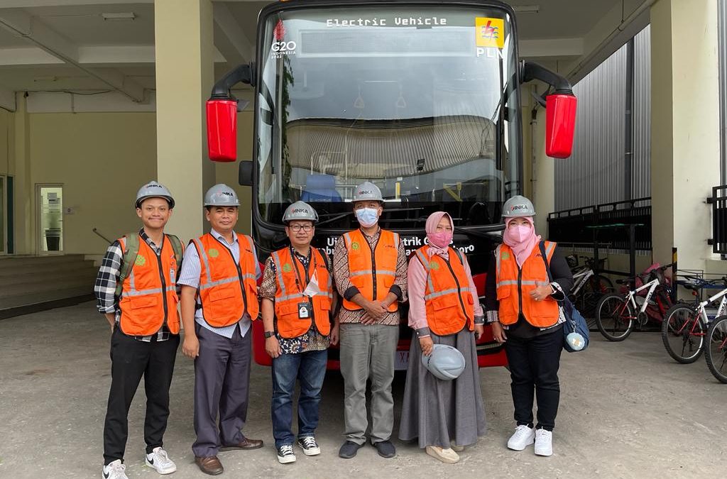 UNDIP dan PT Inka-Madiun Bahas Kerjasama Produk Inovasi Bus Listrik Merah Putih