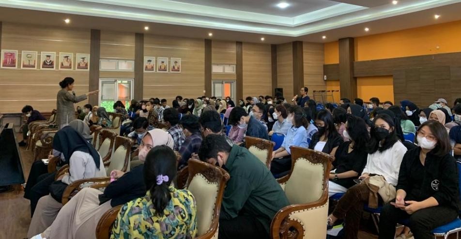 Department of Communication Science FISIP UNDIP Held Film Screening and Discussion entitled “From Somewhere Else: Transnational Communities and Media”