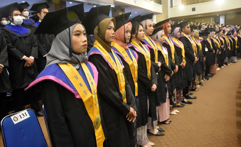 A Total of 225 Graduates from the Bidikmisi Program were Inaugurated at UNDIP’s 170th Graduation Ceremony