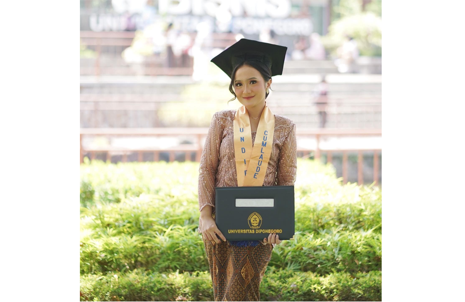 Insyira Risma Medya, Graduate of the Faculty of Economics and Business UNDIP who Has Many Achievements