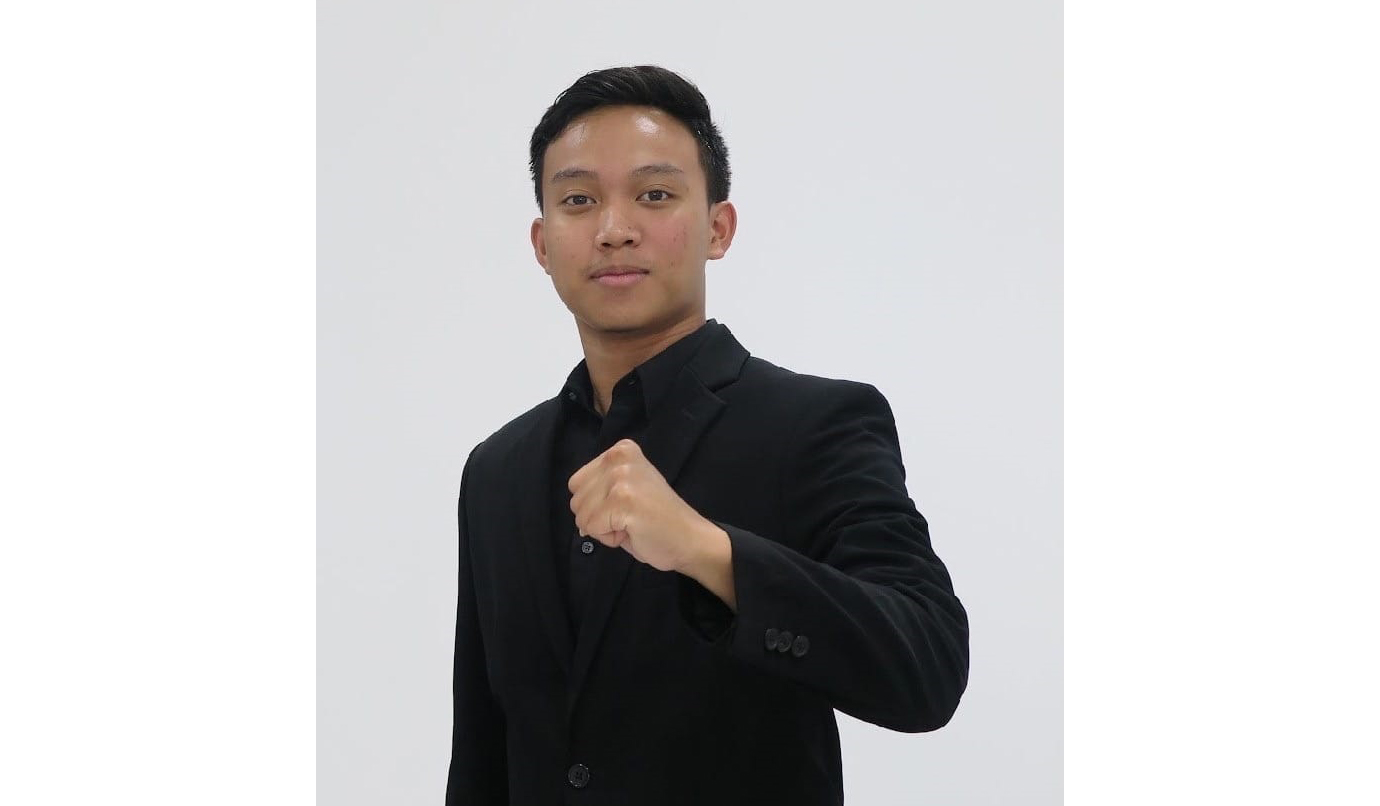 Amar Ilmiawan Hafizhan, Wisudawan Fakultas Hukum UNDIP: Terus Berkarya dan Berprestasi 2 AMAR WISUDAWAN UPLOAD