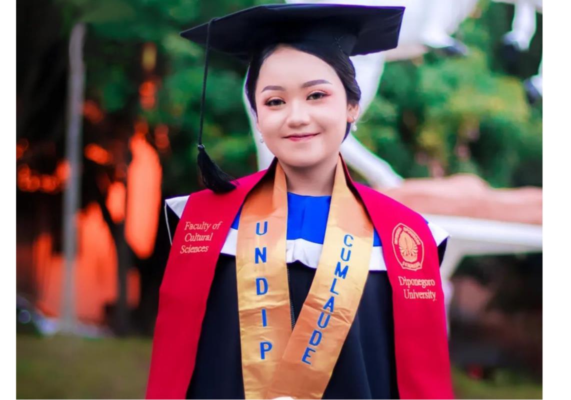 Liony Lulusan Terbaik UNDIP dengan Prestasi Bergengsi 2 Liony FIB