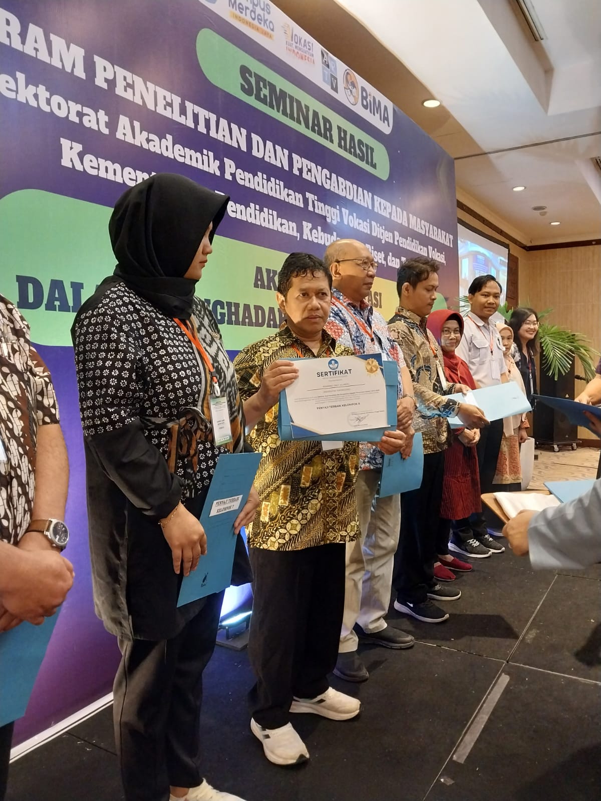 Teliti Teh, Cabe, Kulit Jeruk Jadi Obat Covid, Endy Yulianto, Dosen UNDIP Peroleh Penghargaan APTV 2 WhatsApp Image 2023 12 26 at 15.20.41