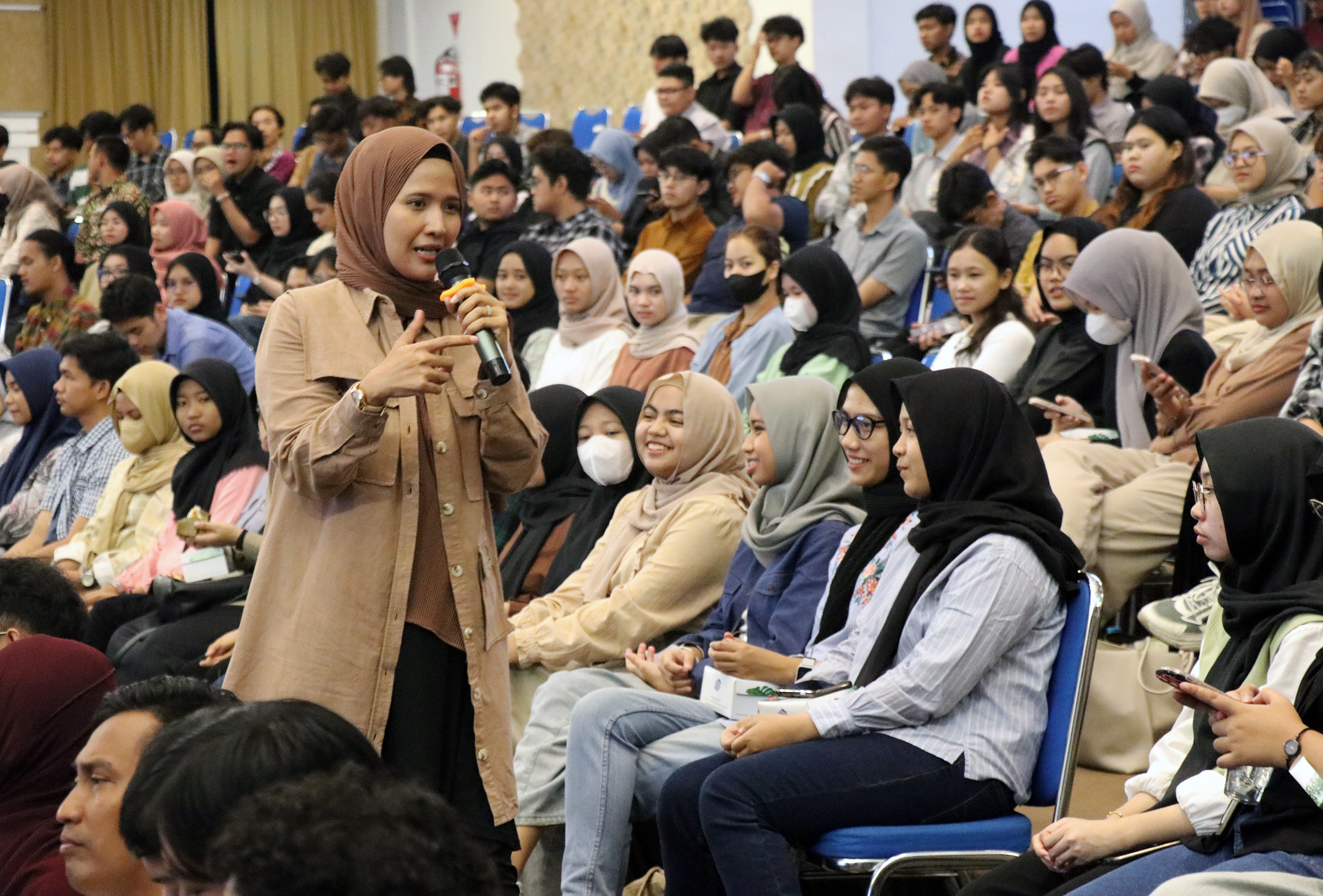 Undip Tumbuhkan Jiwa Entrepreneur Melalui Sosialisasi Program Pembinaan Mahasiswa Wirausahaan (P2MW) 2024 2 IMG 4638