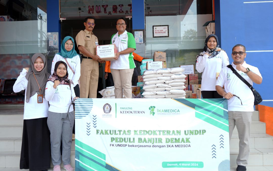 Faculty of Medicine Undip Together with IKA MEDICA Cares about Demak Floods