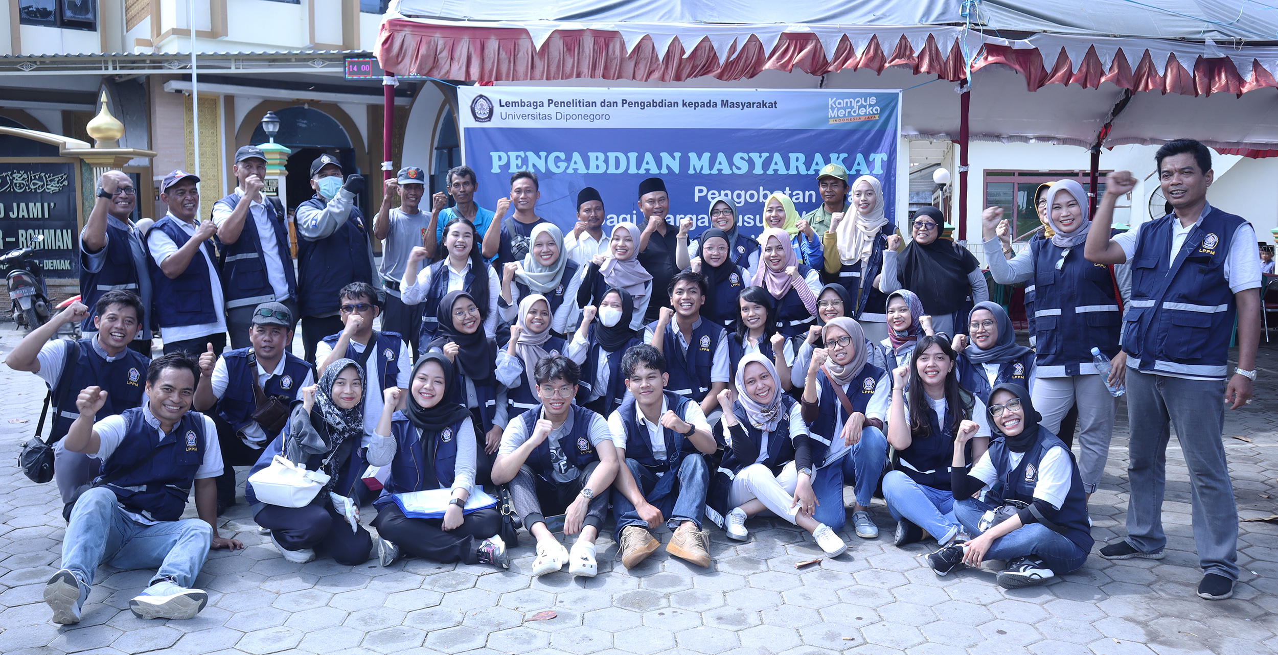 Undip Berikan Layanan Pengobatan Gratis Untuk Warga Terdampak Banjir di Demak 4 IMG 5340