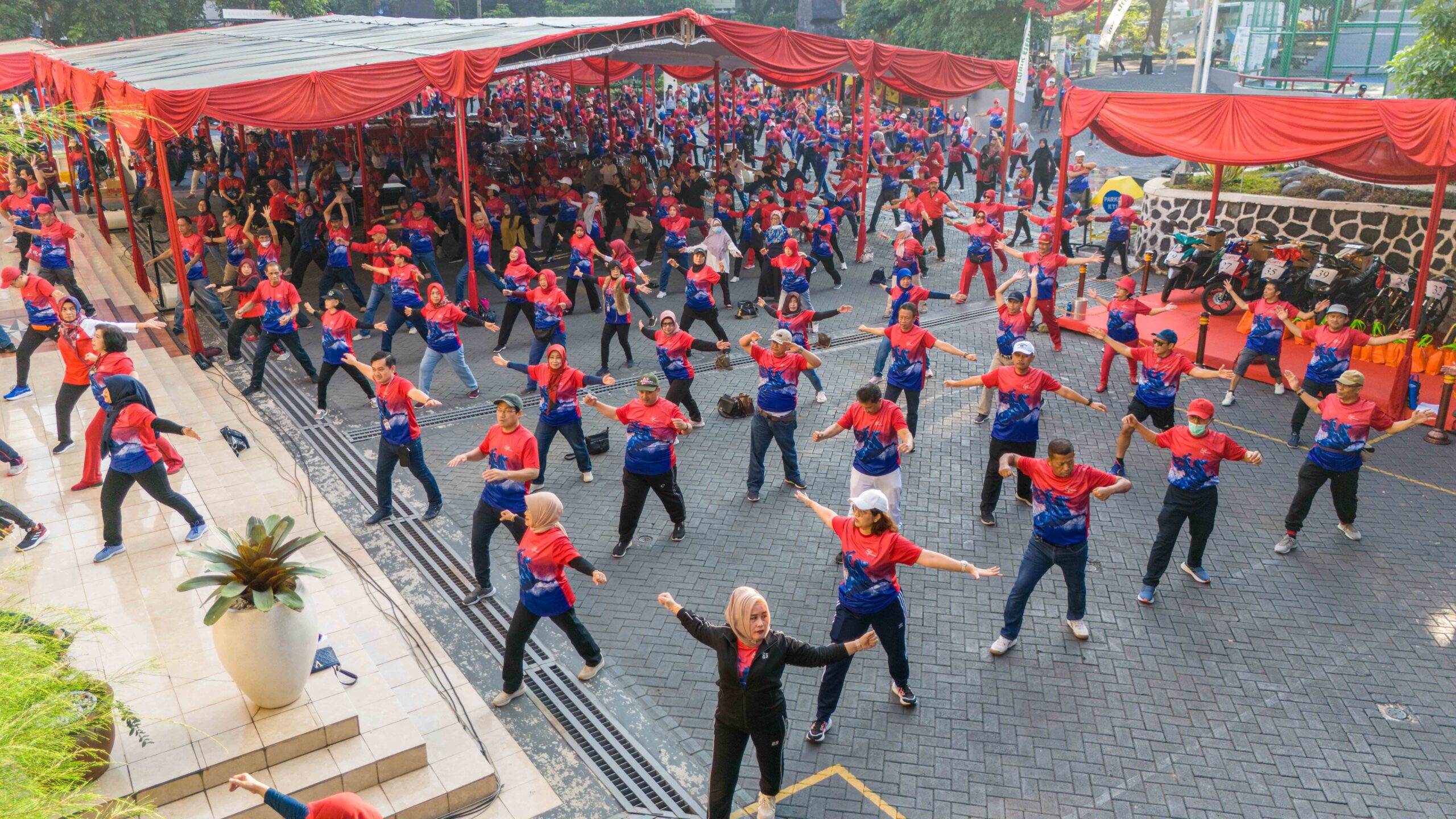 FH UNDIP Bangun Sinergitas Melalui Jalan Sehat 2 DJI 20240519080411 0037 D scaled