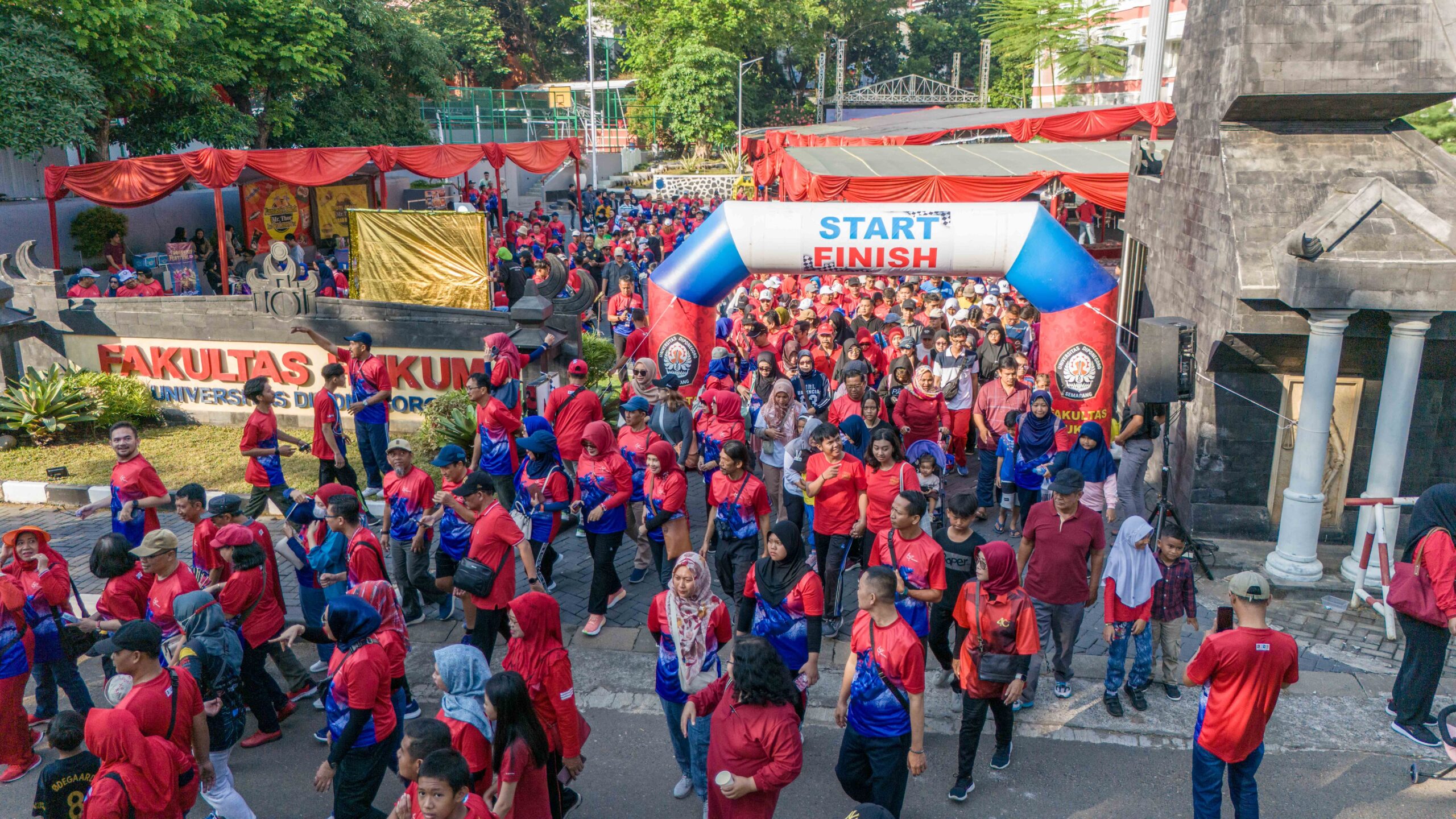 FH UNDIP Bangun Sinergitas Melalui Jalan Sehat 3 DJI 20240519085814 0046 D scaled
