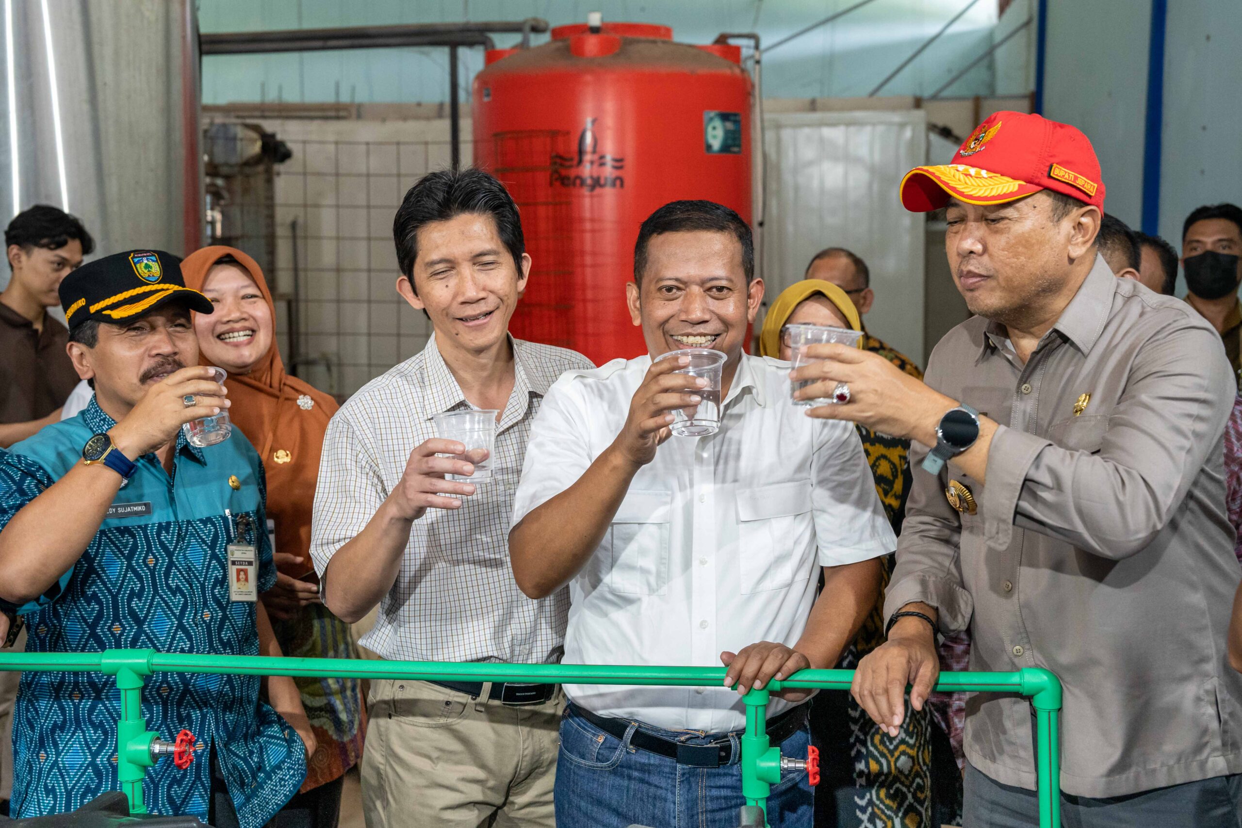 Unit Pengolahan Air Minum Portabel Undip Tiba di Wilayah Terdampak Banjir Sumbar