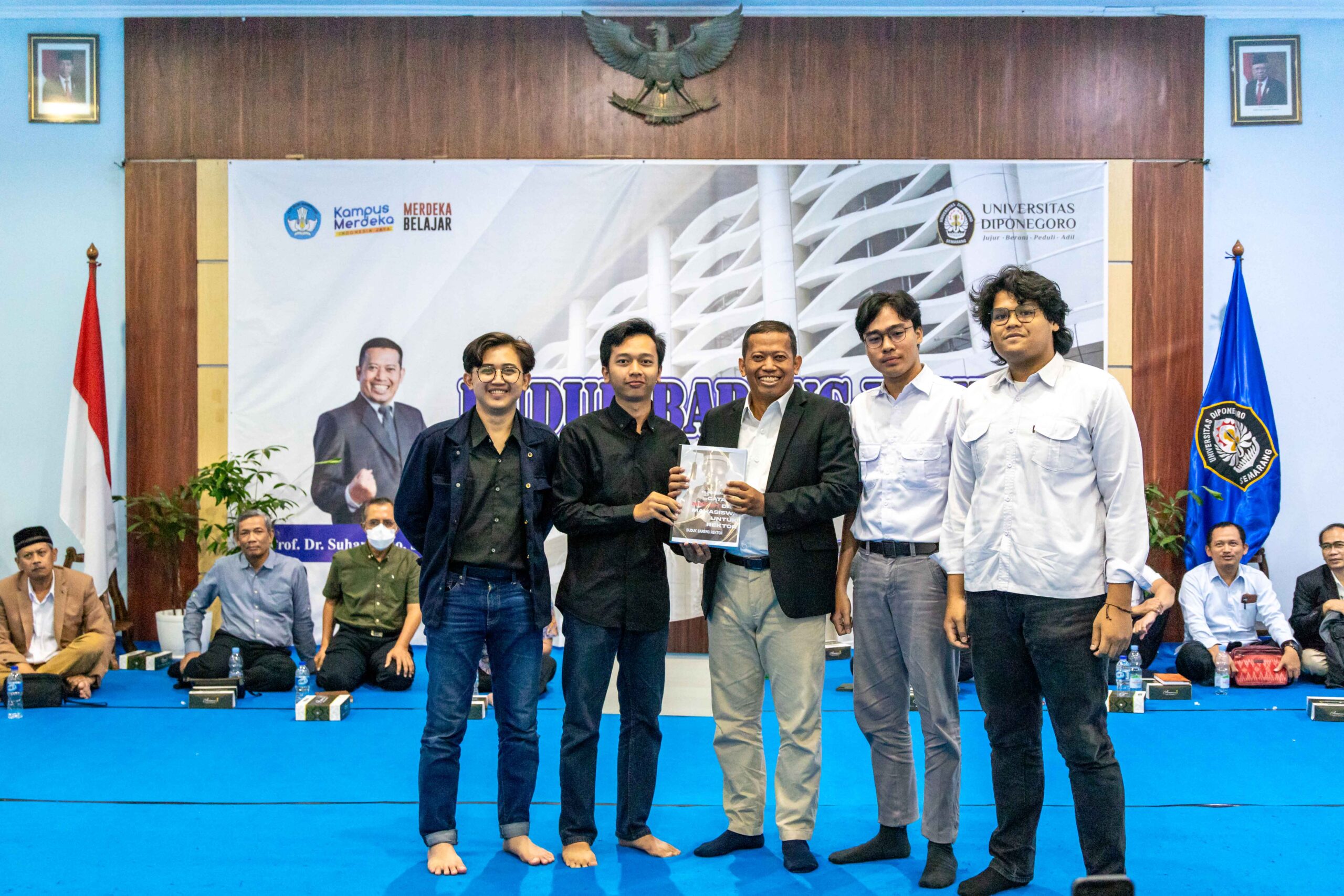 Rektor UNDIP Berbincang Akrab dengan Mahasiswa 3 IMG 6853 scaled