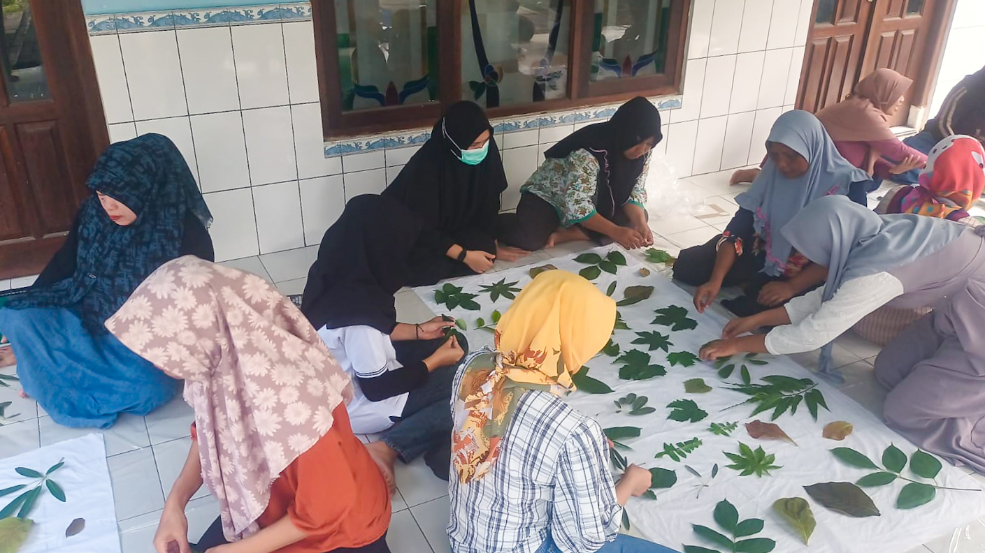 UNDIP Latih PKK Tugurejo Semarang Manfaatkan Mangrove Menjadi Produk Bernilai 2 WhatsApp Image 2024 06 11 at 15.01.33