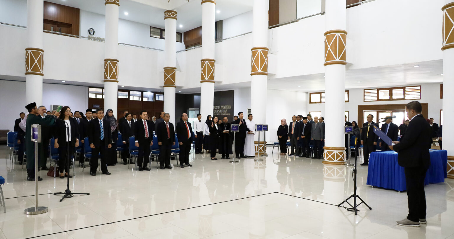 Upacara Pelantikan Pejabat dan Pengambilan Sumpah Pegawai Tetap UNDIP Non ASN