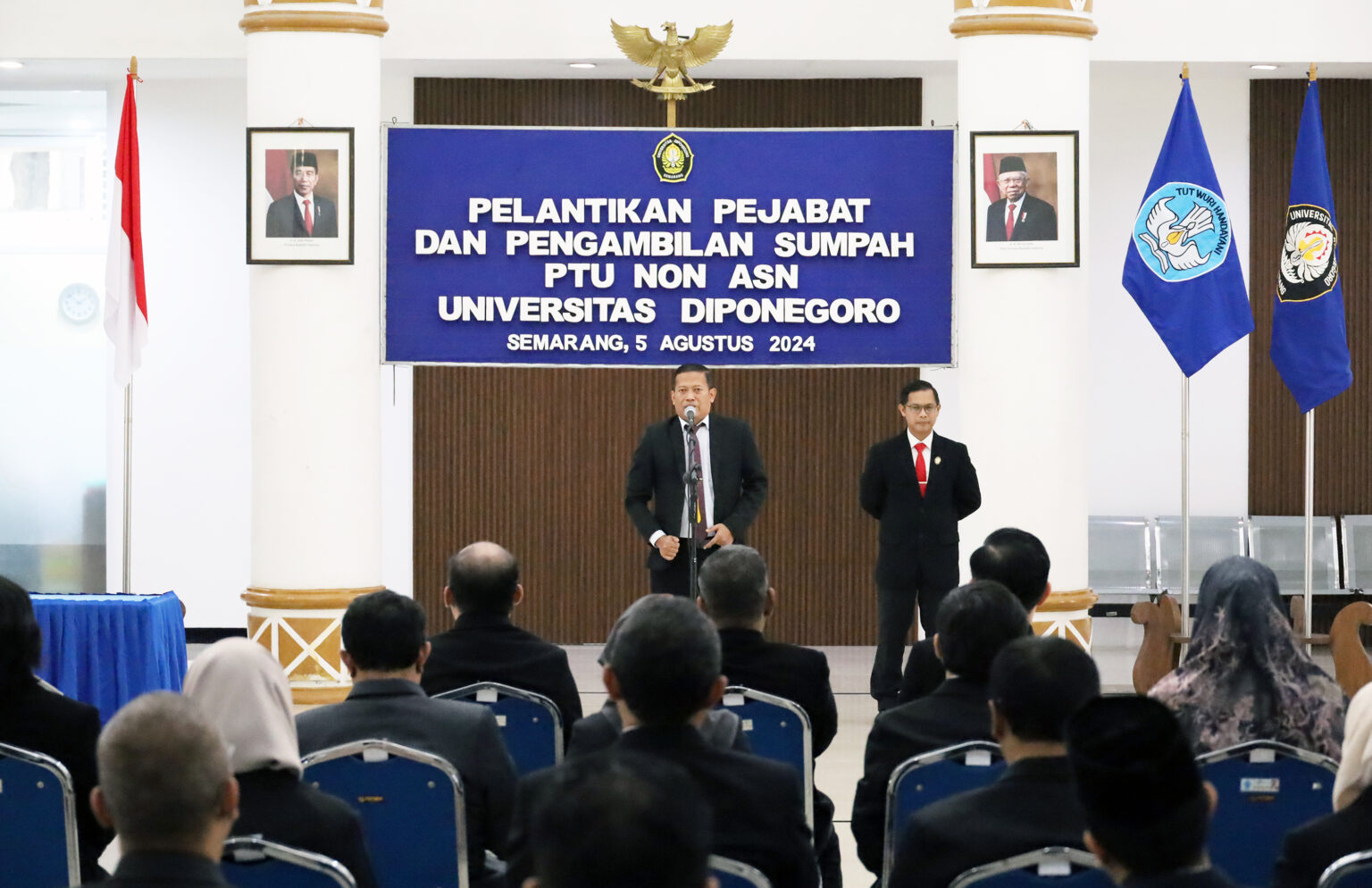 Prof. Suharnomo dalam pelantikan pejabat baru di lingkungan Universitas Diponegoro