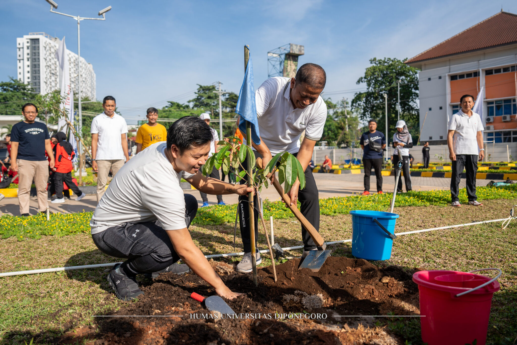 UNDIP Bersama Bakti Lingkungan Djarum Foundation dan Padma Peduli Kelestarian Lingkungan