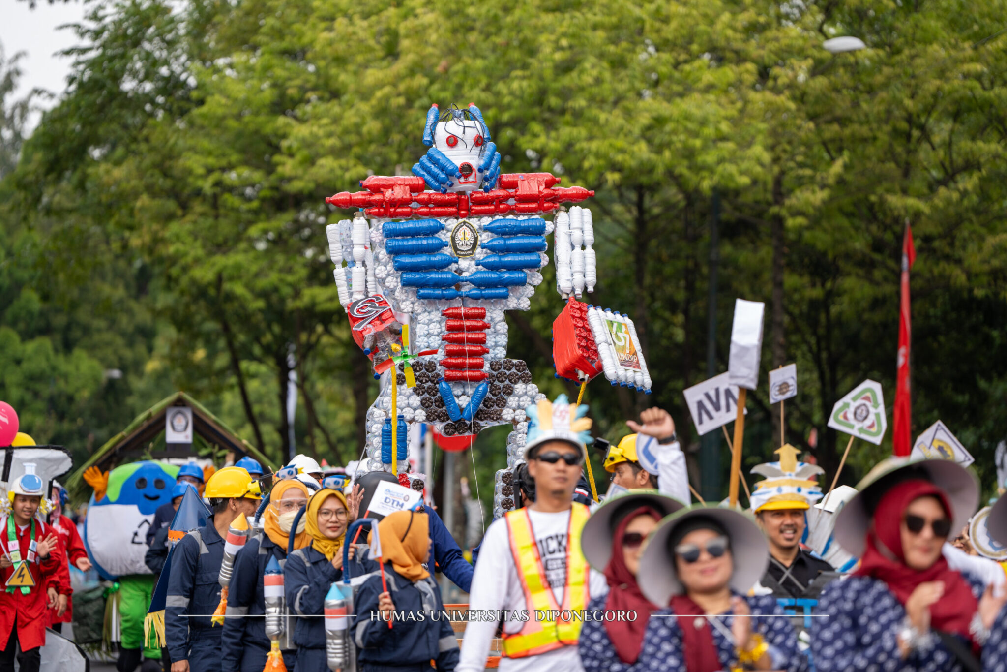 Kemeriahan Lomba Karnaval dan Yel -Yel Semarakkan Perayaan Dies Natalis Ke-67 UNDIP