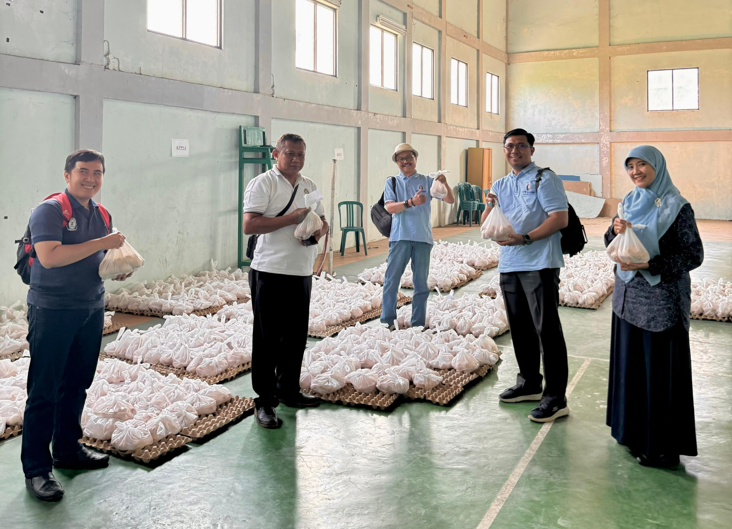 FPP UNDIP Bagikan 16.700 Butir Telur bagi Peningkatan Gizi Keluarga Desa Sukorejo Sragen