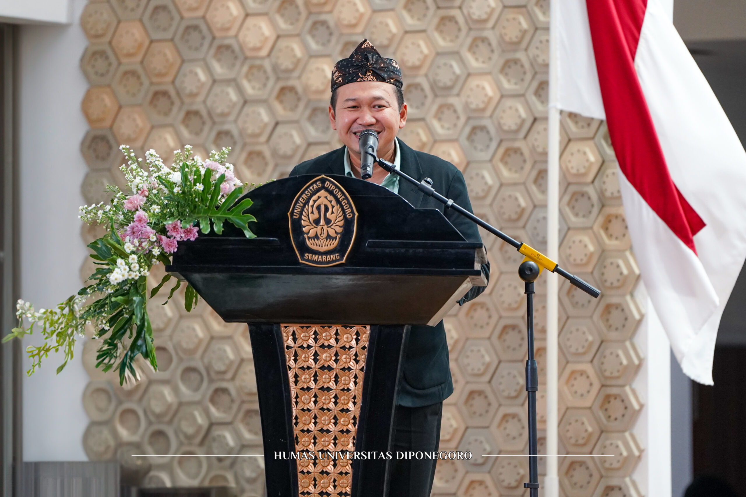 Mahasiswa Internasional Meriahkan Diponegoro International Youth Festival 2024: Dari Menyanyikan Lagu Chrisye Hingga Menari Tor Tor