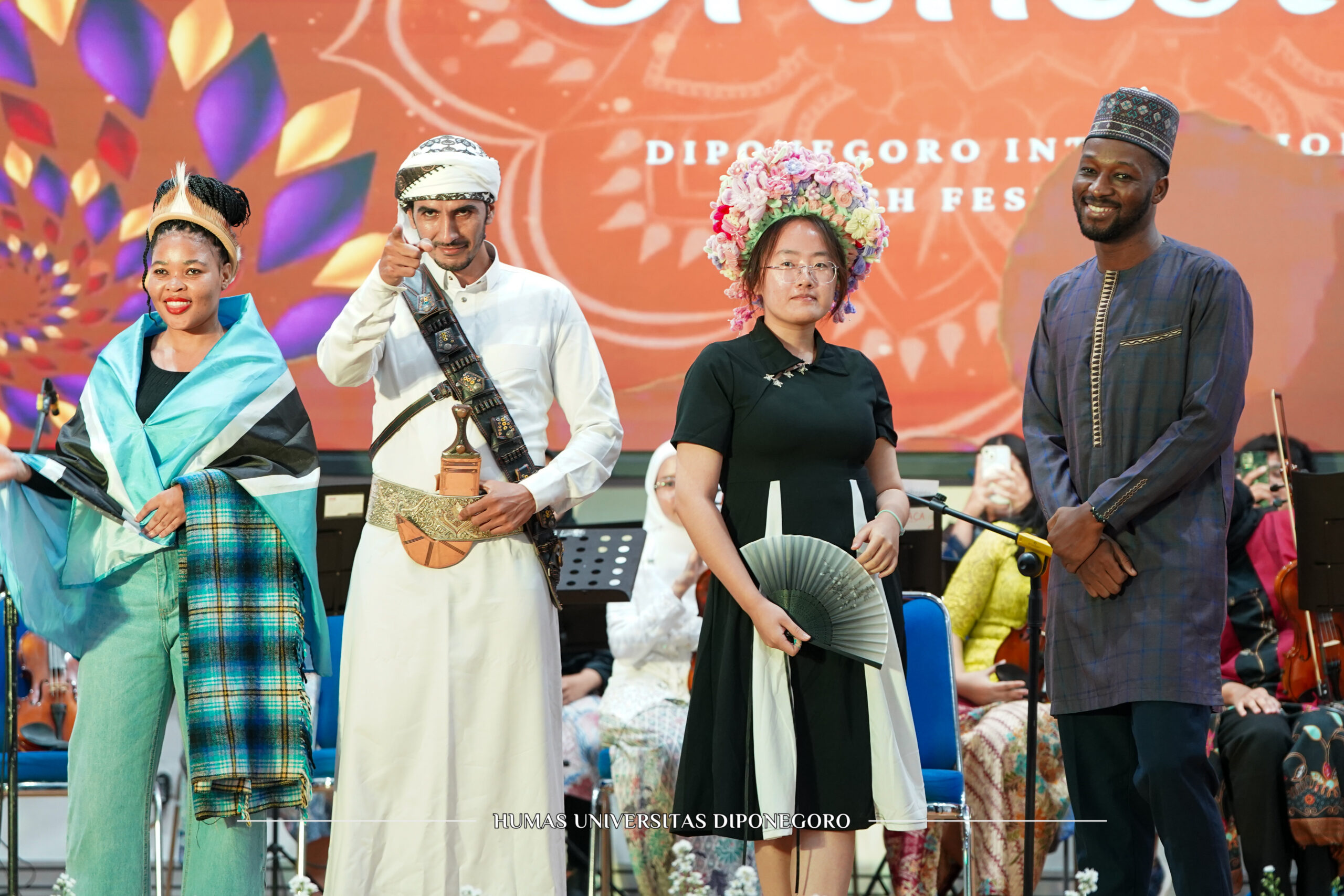 Mahasiswa Internasional Meriahkan Diponegoro International Youth Festival 2024: Dari Menyanyikan Lagu Chrisye Hingga Menari Tor Tor