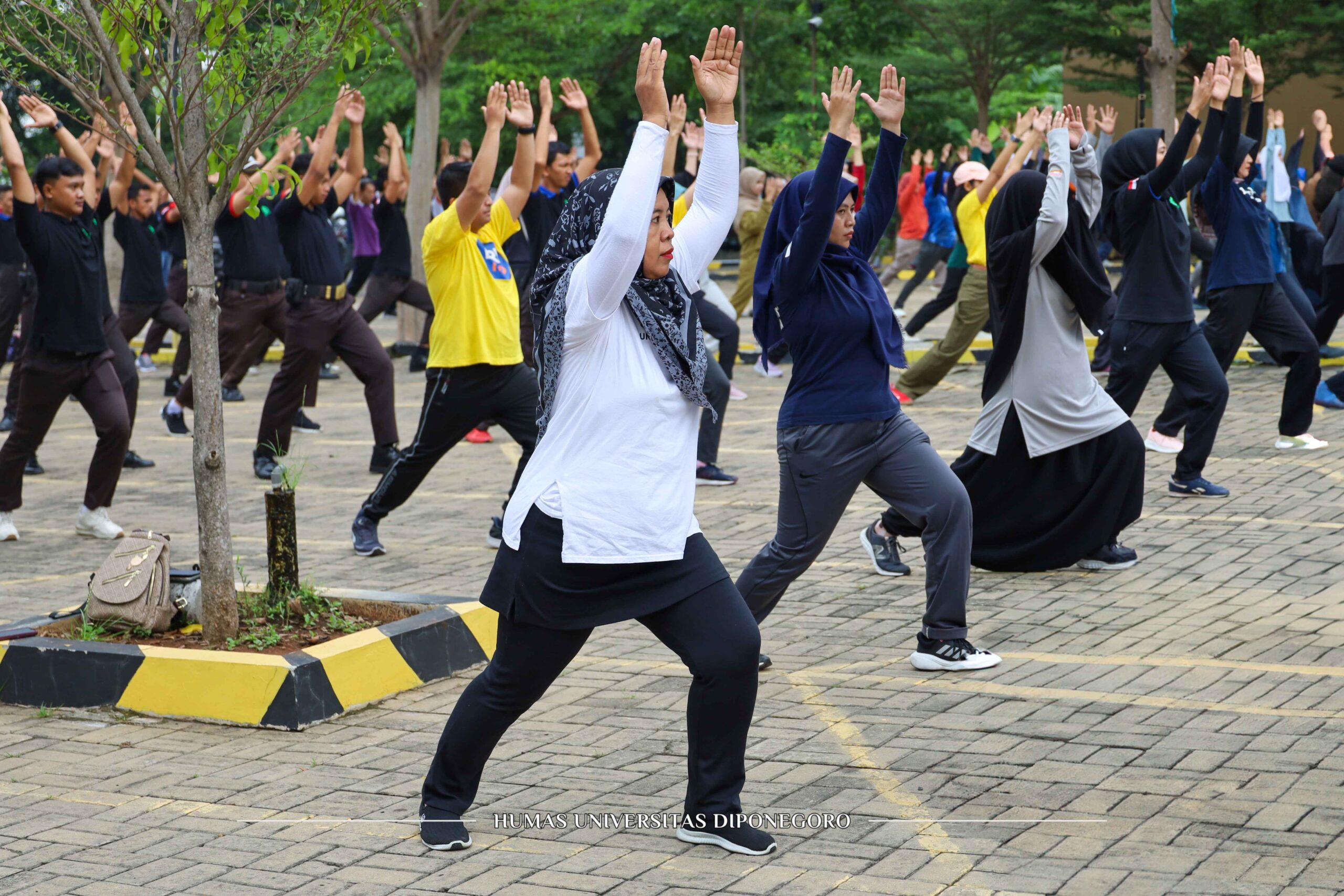 Tingkatkan Kesehatan Pegawai UNDIP Dengan Senam Bersama dan Minum VOCA