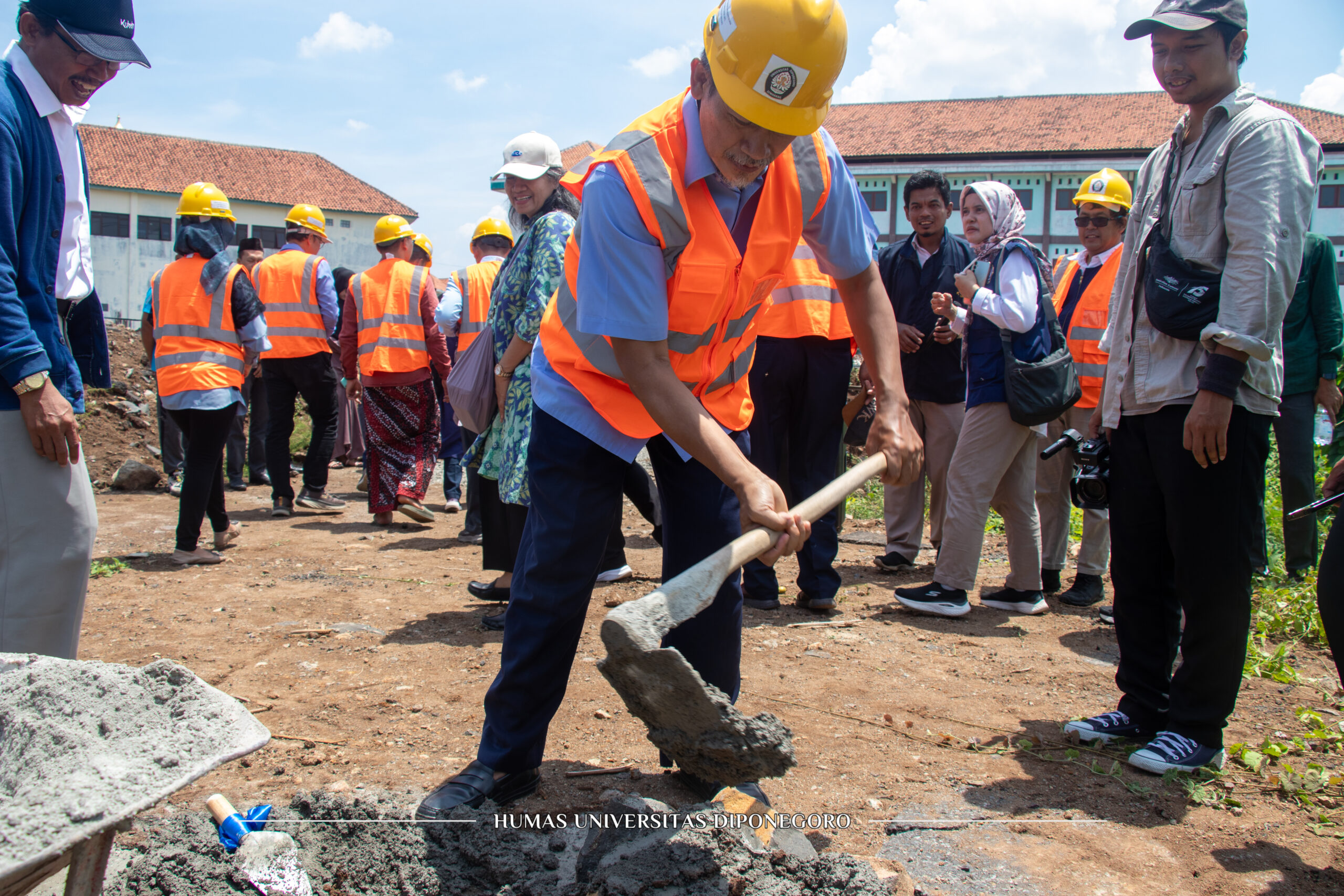 UNDIP Bangun Kolam Retensi di Pondok Pesantren Asshodiqiyah