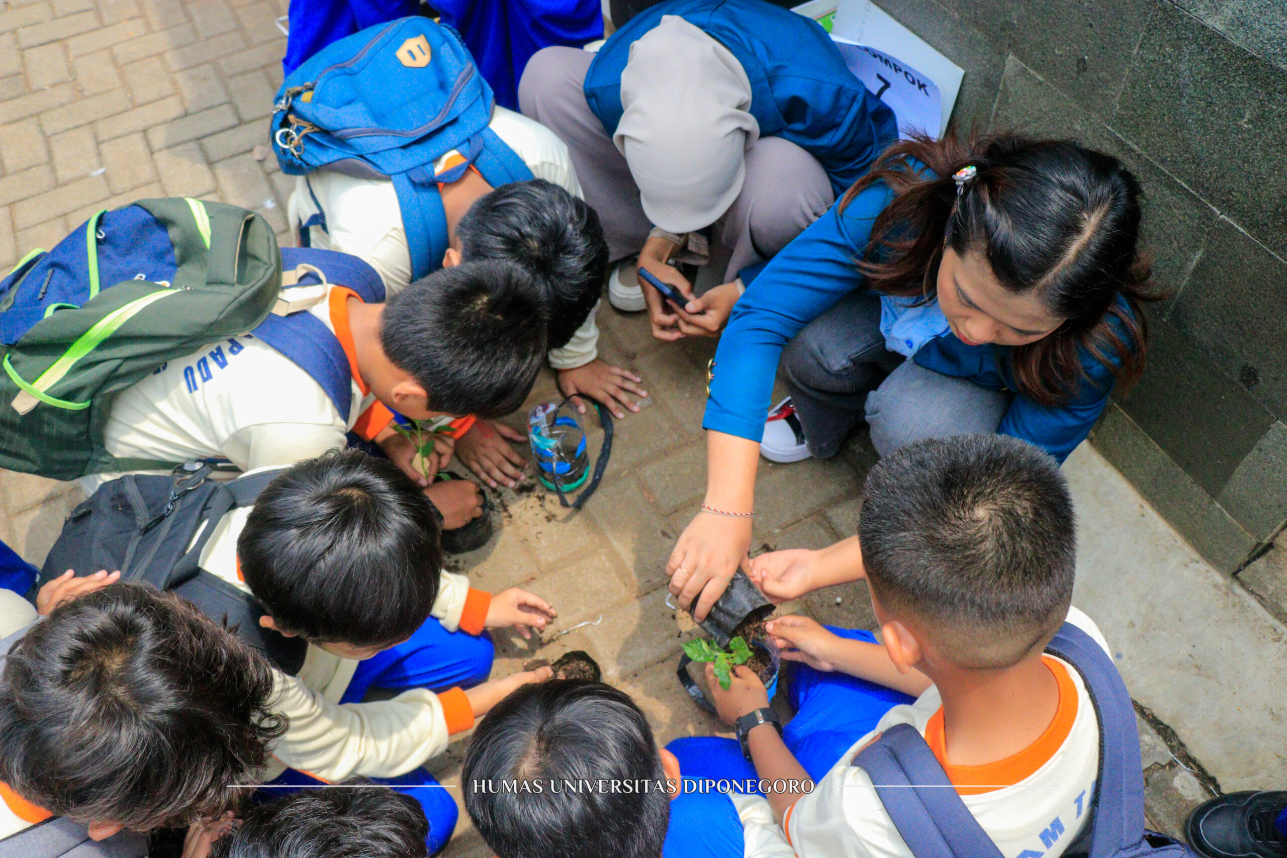 Tim Mahasiswa KKN-T UNDIP Edukasi Siswa SD IT Bina Amal Kelola Sampah Di TPST – UPT K3L UNDIP
