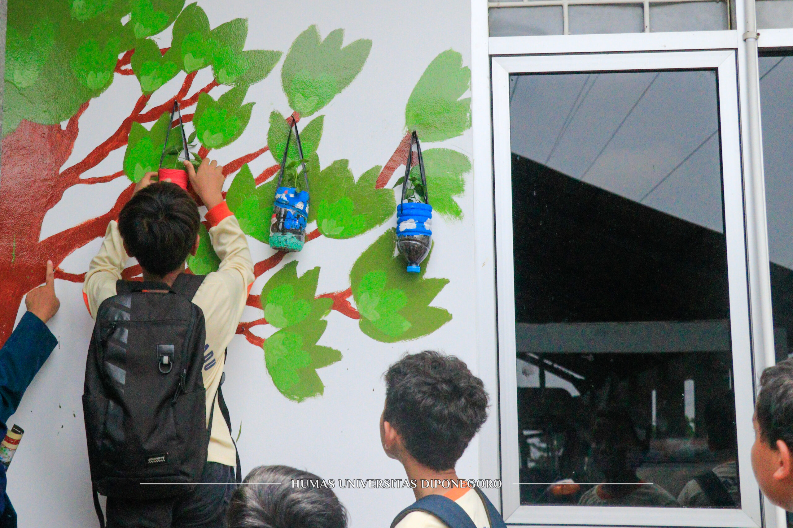 Tim Mahasiswa KKN-T UNDIP Edukasi Siswa SD IT Bina Amal Kelola Sampah Di TPST – UPT K3L UNDIP