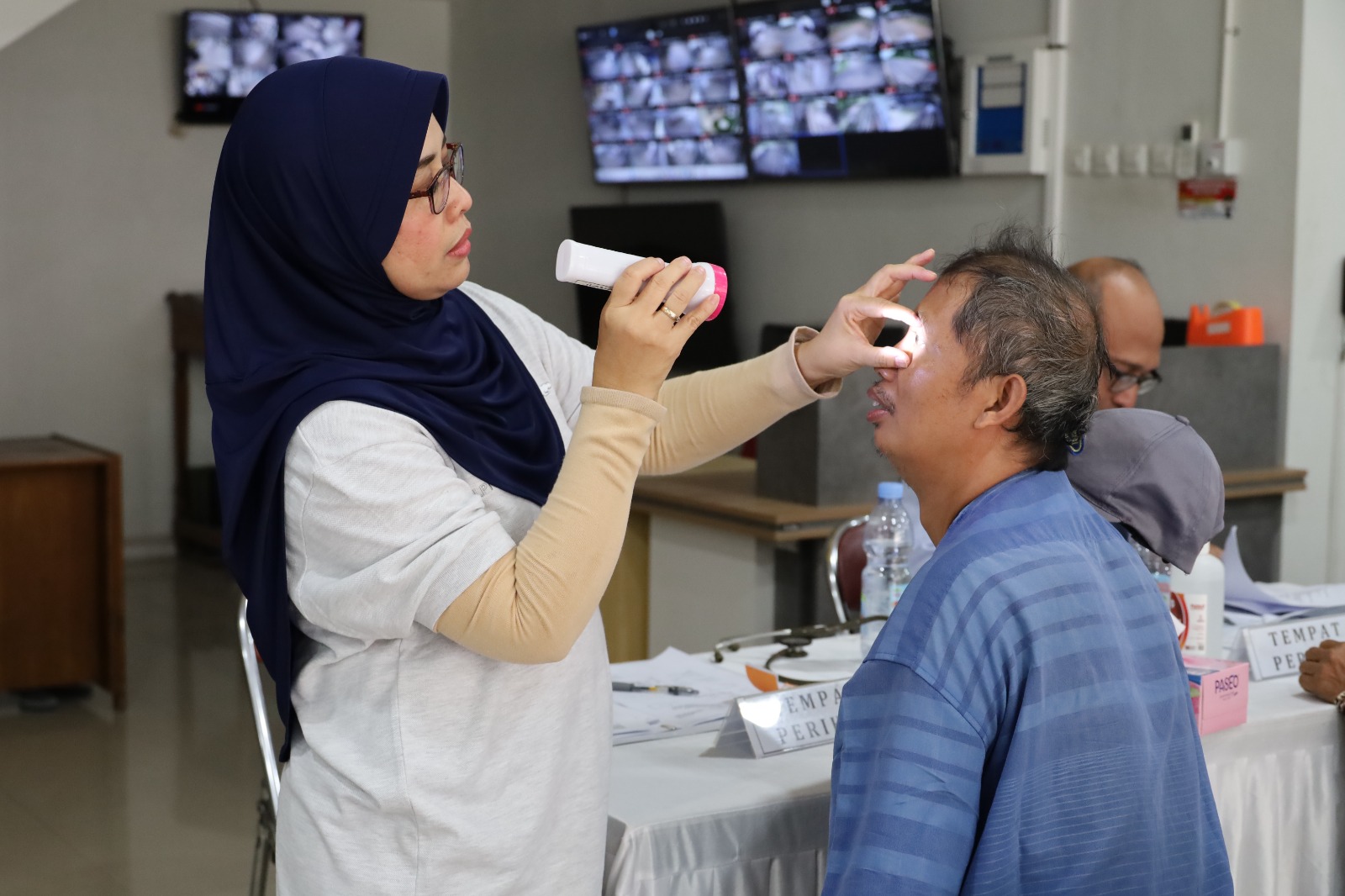 Ratusan Warga Teluk Awur Mendapat Pengobatan Gratis dari Universitas Diponegoro